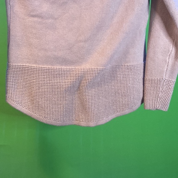 Ladies beige cream colour 🧶waffle knit sweater NWOT great comfy warm wear - Picture 8 of 8